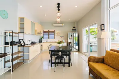 Image de A villa in the heart of Hua Hin, 2. 5 km from Beach with a private swimming pool.
