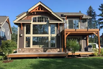 Image de 4 bed 4 bath Villa on Lake Muskoka