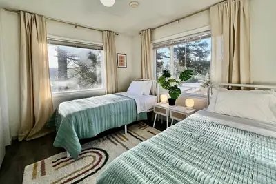 Image de The Shoreline #1 -Ocean Views & Northern Lights