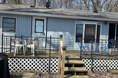Image de Lakefront cabin in private campground