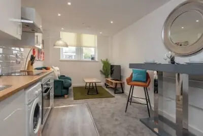 Thornhill House by Guestz