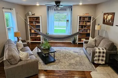 Image de Walk to Allegheny College! Also 2. 4 miles from the Harper Event Center.