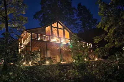 Image de Beautiful modern cabin, with amazing mountain views and enchanting sunsets.