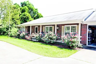Image de Phenix City Home w/ Pool, Close to Fort Benning, great for the entire family!