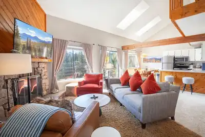 Image de Near 6 Ski Resorts, Views, Lakeview!
