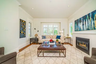 Image de Comfortable & Inviting Home in Central Vancouver