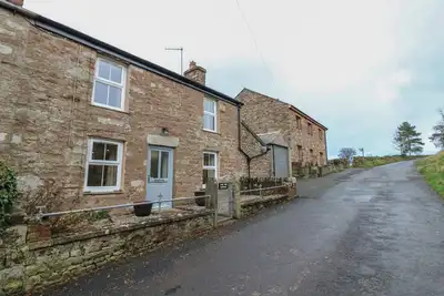 Lime Tree Cottage, pet friendly, with open fire in Kirkby Stephen