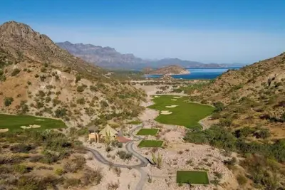 Image de Spend Thanksgiving Weekend with your family at this gorgeous resort in Baja!