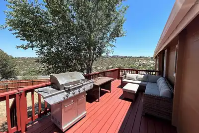 Image de Cozy log cabin with stunning views, only 10 minutes from downtown Prescott.