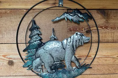 Image de Located in the beautiful village of Shawnigan Lake, \n