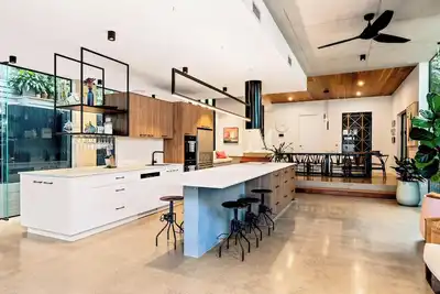 Image de This Luxury home close to everything and only 3km from the Brisbane Cbd!