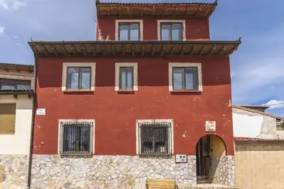 Image de Chalet 'La Pedraja De Atapuerca' avec vue sur montagne, terrasse privée et jardin privé