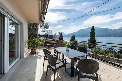 Image de Appartement 'CĂ Granda Brenzone' avec vue sur lac, Wi-Fi et climatisation
