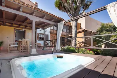 Maison de vacances 'La Casona De La Rambla' avec vue sur la mer, jardin, baignoire d'hydromassage