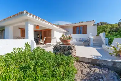 Villa 'Portobello' avec vue sur la mer, Wi-Fi et climatisation