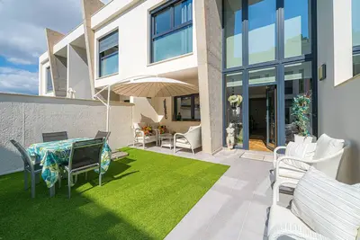 Image de Maison de vacances 'Pegaso Playa De Albir' avec vue sur la mer, Wi-Fi et climatisation