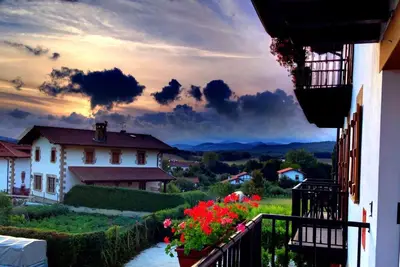 Image de Appartement \"Ultzama\" avec vue sur montagne et balcon