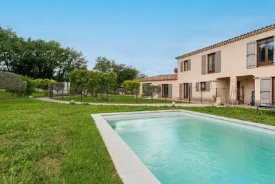 Image de Le Nichoir au pied du Ventoux avec piscine, jardin privé et climatisation