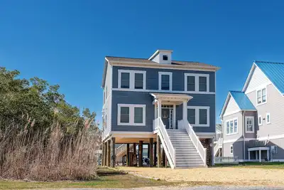 Image de Anchor's Away | Captain's Cove Waterfront w/ Pool & Golf, Pet Friendly + First-Floor Suite