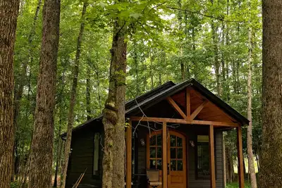 Image de Cozy cabin with hot tub just 15 minutes from the beautiful Current River.