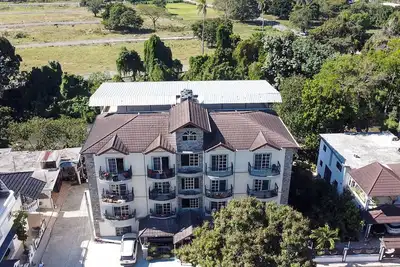 Image de Come to enjoy this fully removed 3-bedroom apartment full of amenities. \n