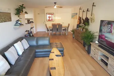 Image de Looking to rent my stunning 2 bedroom top floor apartment for 6 months.