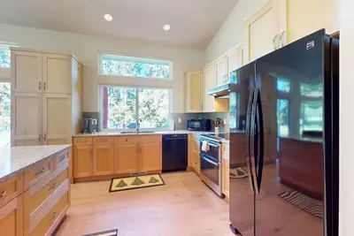 Image de Waterfront dream with beach access, amazing bay view & secluded location