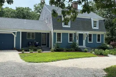 Image de Newly listed for summer! Beautiful family home steps to largest lake on Cape Cod