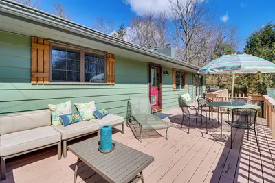 Image de Lovely Tobyhanna Getaway w/ Game Room & Fire Pit!