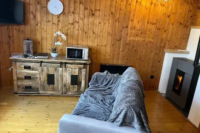 Image de Maison de vacances 'Urige Idyllische Hütte Mit Sauna' avec jardin privé