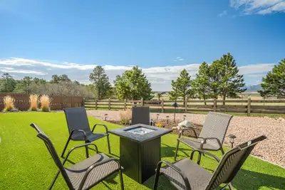 Image de Mountain Breeze! Fire Pit, Air Hockey & Views!