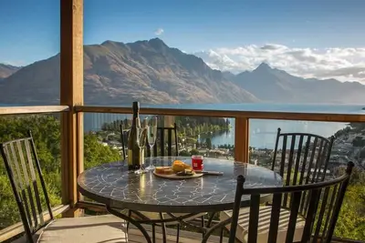 Image de Stunning Villa with views down Queenstown Bay