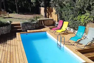 Image de Villa avec jardin arboré et piscine chauffée. A 700 m des plages et commerces.