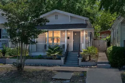 Image de Wilmington’s Mod Cottage: Walk to Shops & Dining!