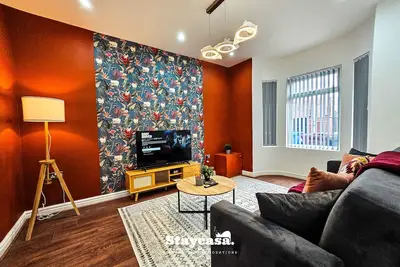 Image de Stylish 5-Bed Home with Games Room