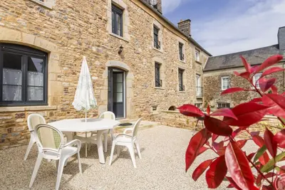 Image de Maison spacieuse à Prétot avec terrasse et parking privé