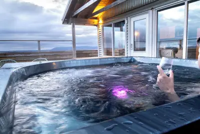 Image de Cabin with Jacuzzi, next to FossatĂşn, west of Iceland