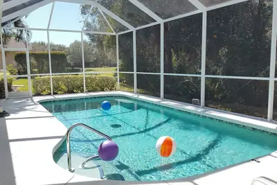 Image de Pool home with 2 car garage