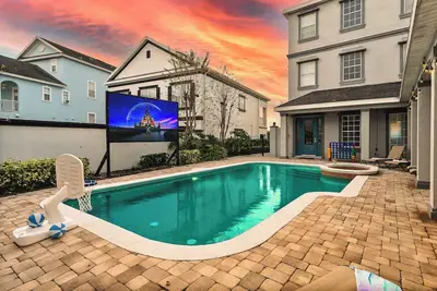 Image de Reunion! Game Room + Private Pool + Outdoor Cinema