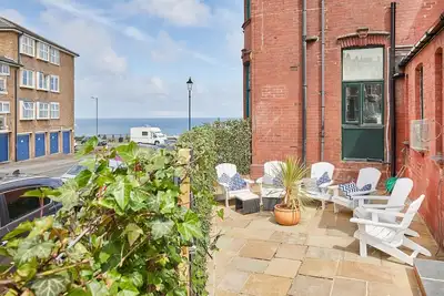Image de Cosy seaside cottage ideal for beach, pub & town. Private sun terrace with fire pit. Dogs welcome.