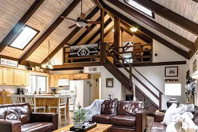 Cozy Clean Gem in the Woods: A Relaxing Getaway