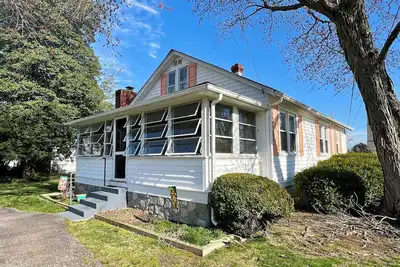 Image de Splash n' Paradise A Tropical Swimming Oasis with the warmth of Palm Trees