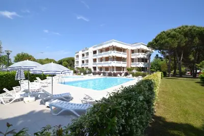 Image de Appartement spacieux et lumineux avec piscine - Beahost