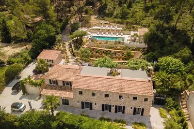 Image de Magnifique bastide moderne entièrement rénovée avec piscine