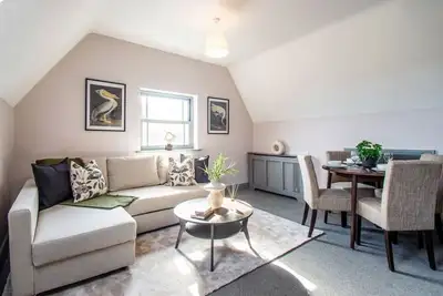 Stunning Apt: kitchen, parking & Free gym access