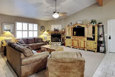 Image de Touch of Santa Fe | Serene Views, Hot Tub + Fenced-In Yard!