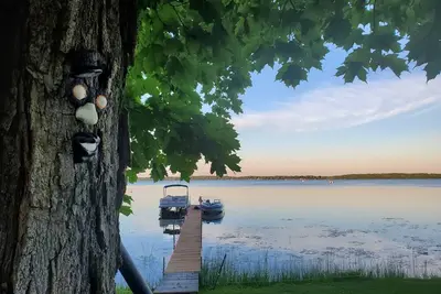 Image de New and Cozy Lakefront cottage under 1. 5hr North of Toronto. Kid-Friendly\n