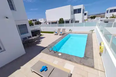 Image de Luxury RubicĂłn con Piscina y Jacuzzi Privado
