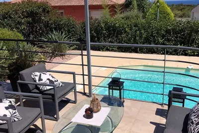 Image de Villa Osari avec piscine située à 700m d'une plage de sable