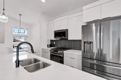 Image de Brand new Stunning Airbnb 3 bed with garage.